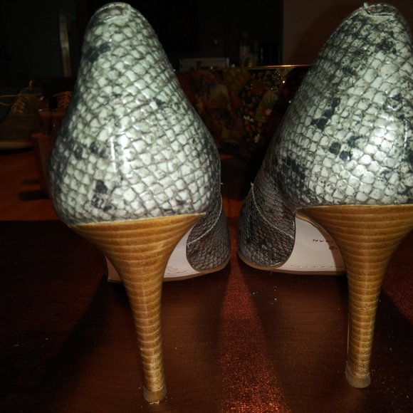 Grey Faux Snakeskin Cole Haan Heels. Size (10B) 3" Heels - Picture 3 of 7